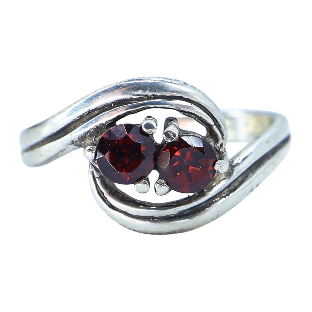 Vintage Artisan Signed Garnet Sterling Silver Ring 2.59g Grams Size 7.5